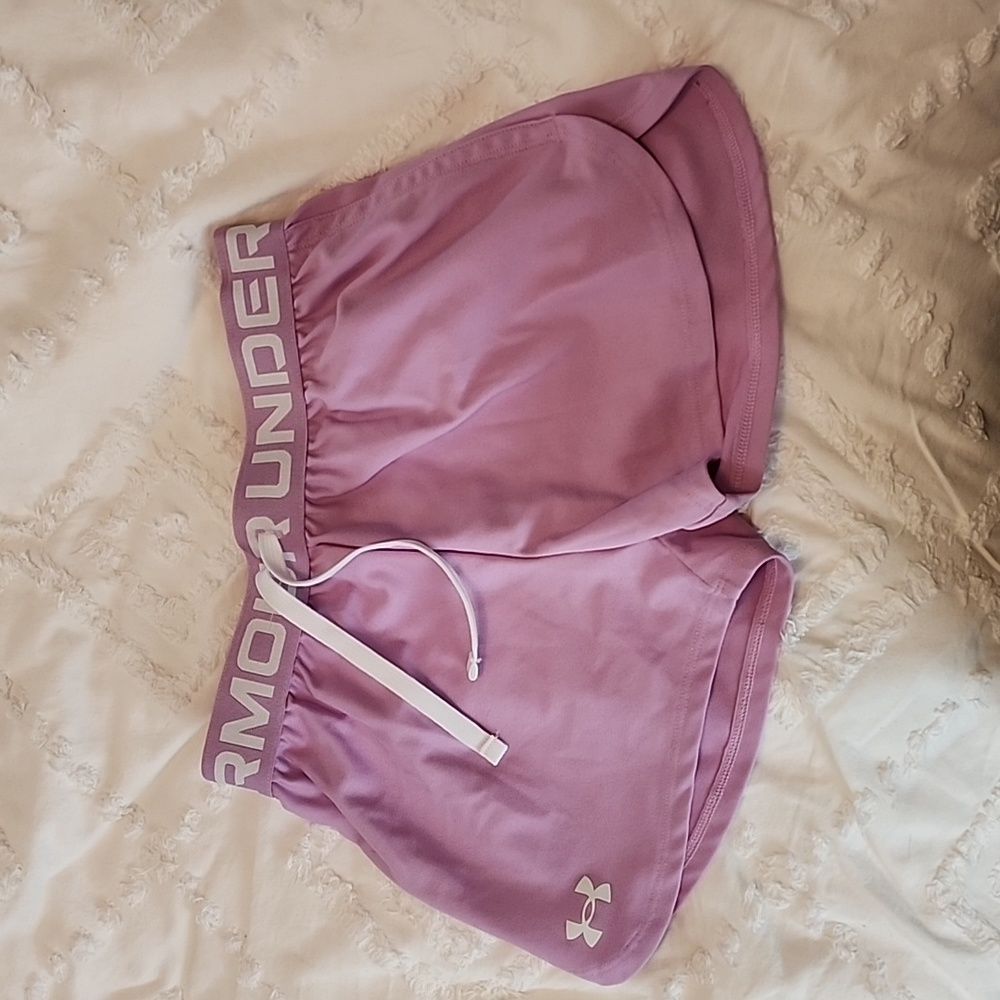 Girls Under Armour Purplw Heat Gear Loose Fit Shorts Size M